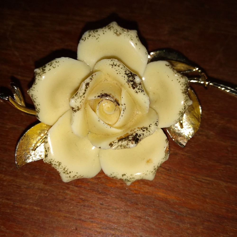 Vintage Coro Yellow Rose Brooch with Gold Highlights, Floral, Granny, Re…